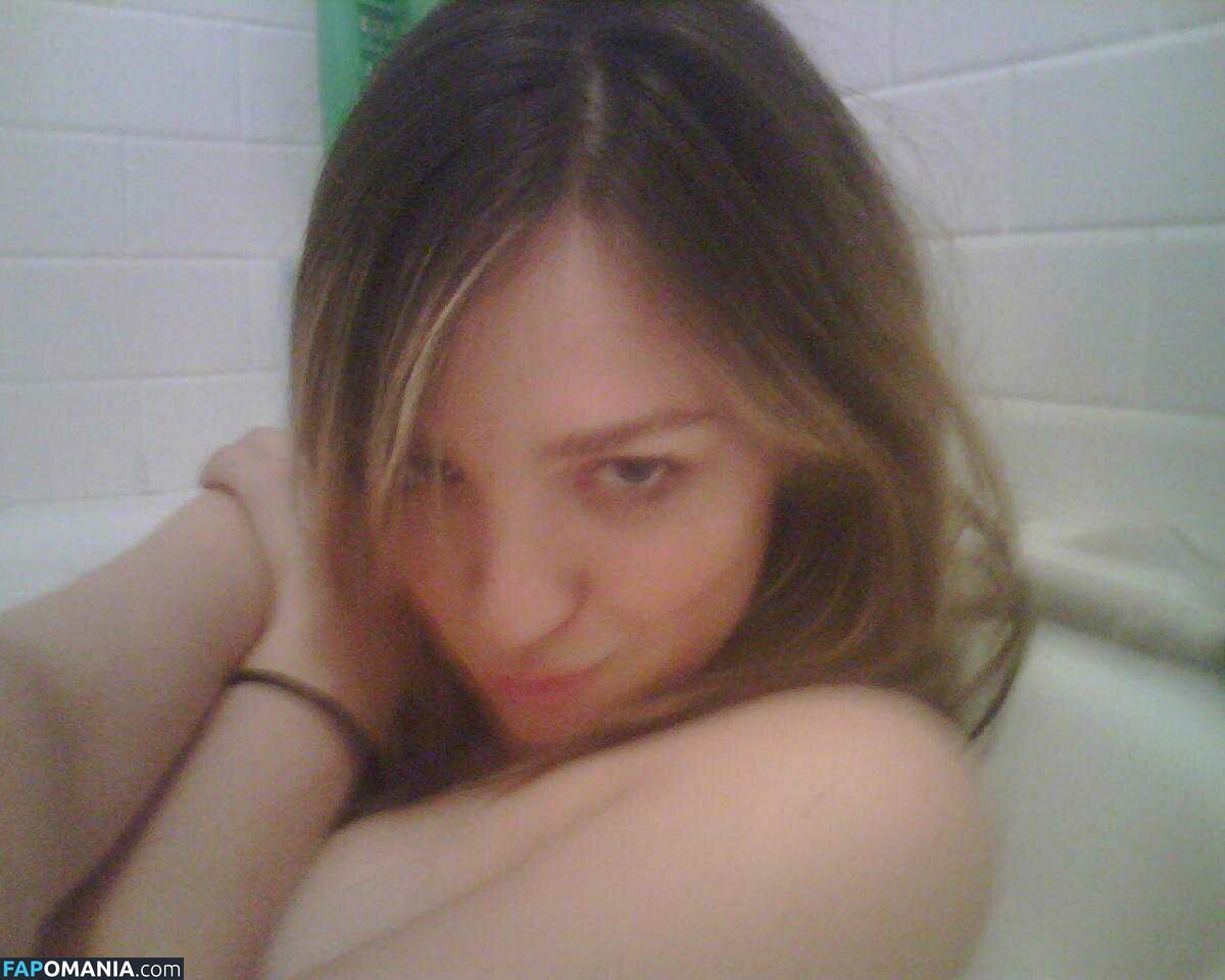 Abby Elliott Nude Leaked Photo #12