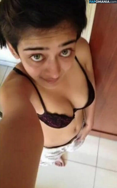 Akshara Haasan Nude Leaked Photo #3