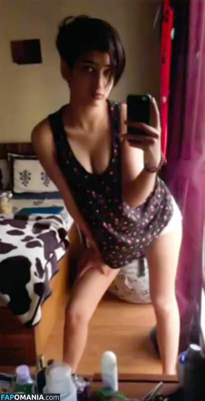 Akshara Haasan Nude Leaked Photo #4