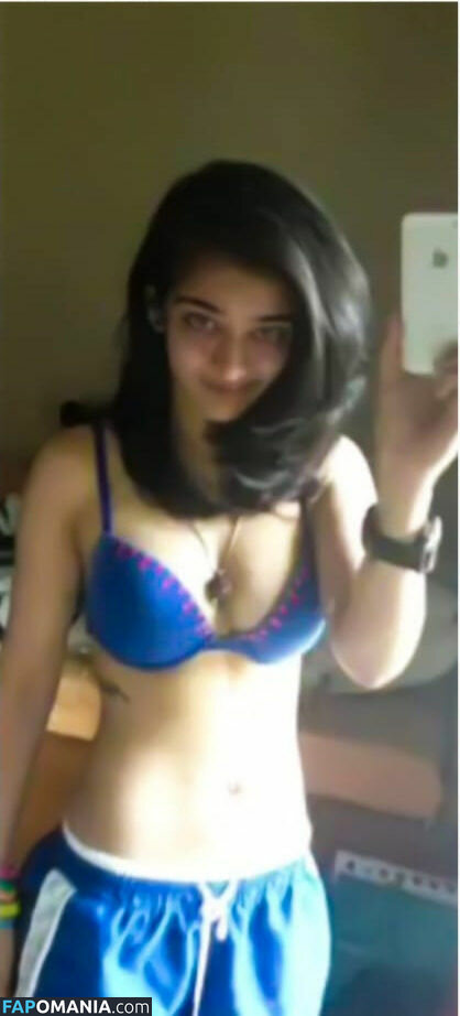 Akshara Haasan Nude Leaked Photo #6