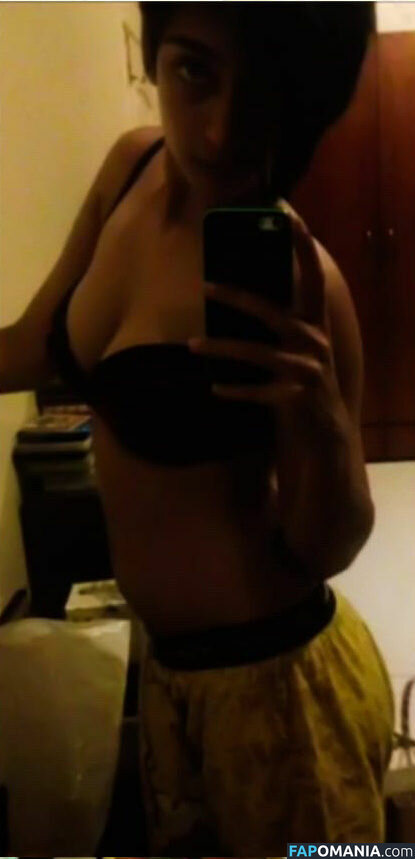 Akshara Haasan Nude Leaked Photo #7