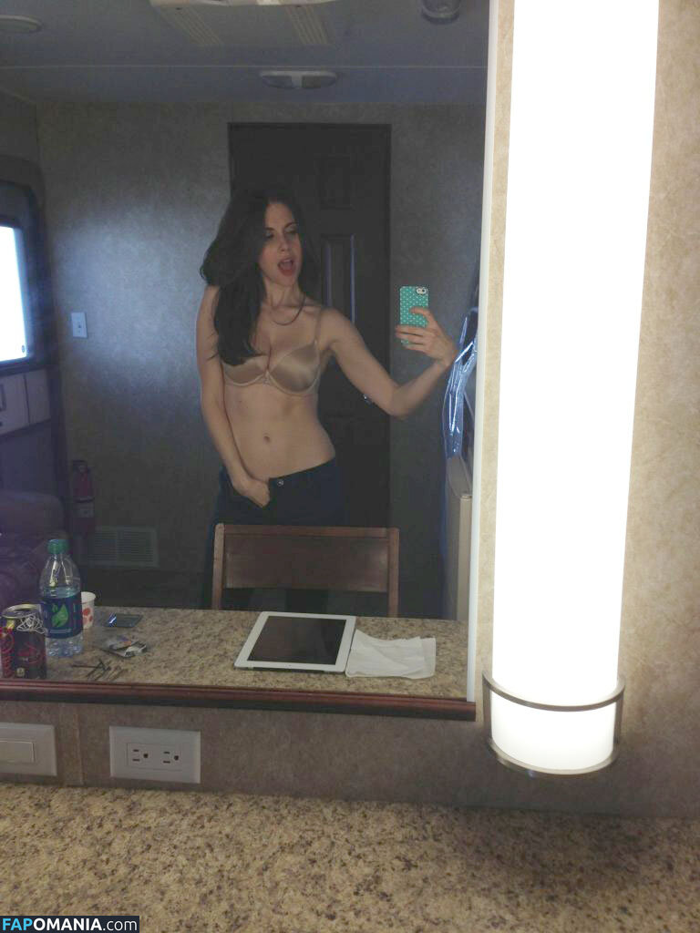Alison Brie Nude Leaked Photo #33