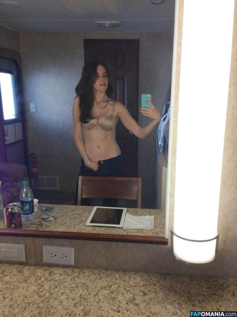 Alison Brie Nude Leaked Photo #34