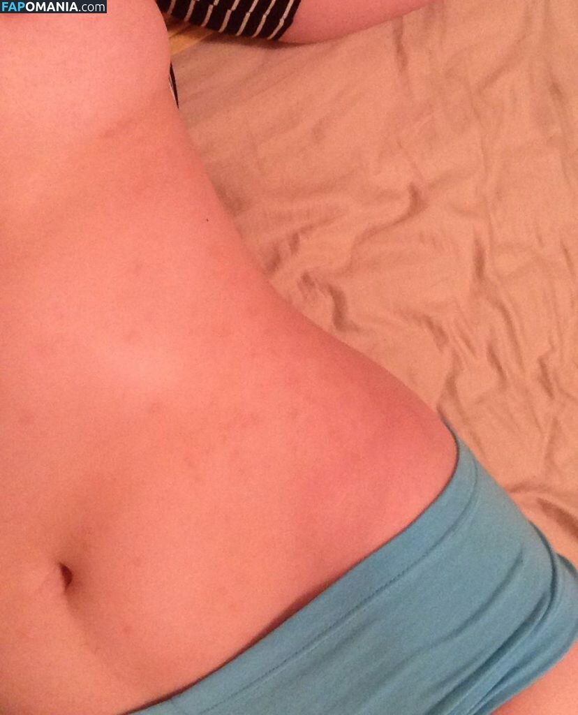 Allie Goertz Nude Leaked Photo #17