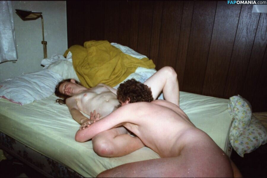 Ariadne Shaffer Nude Leaked Photo #13