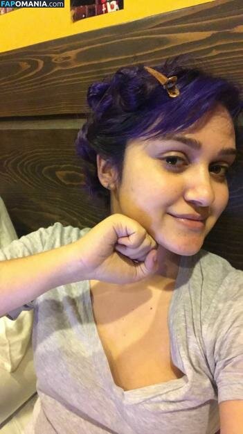 Ariela Barer Nude Leaked Photo #14