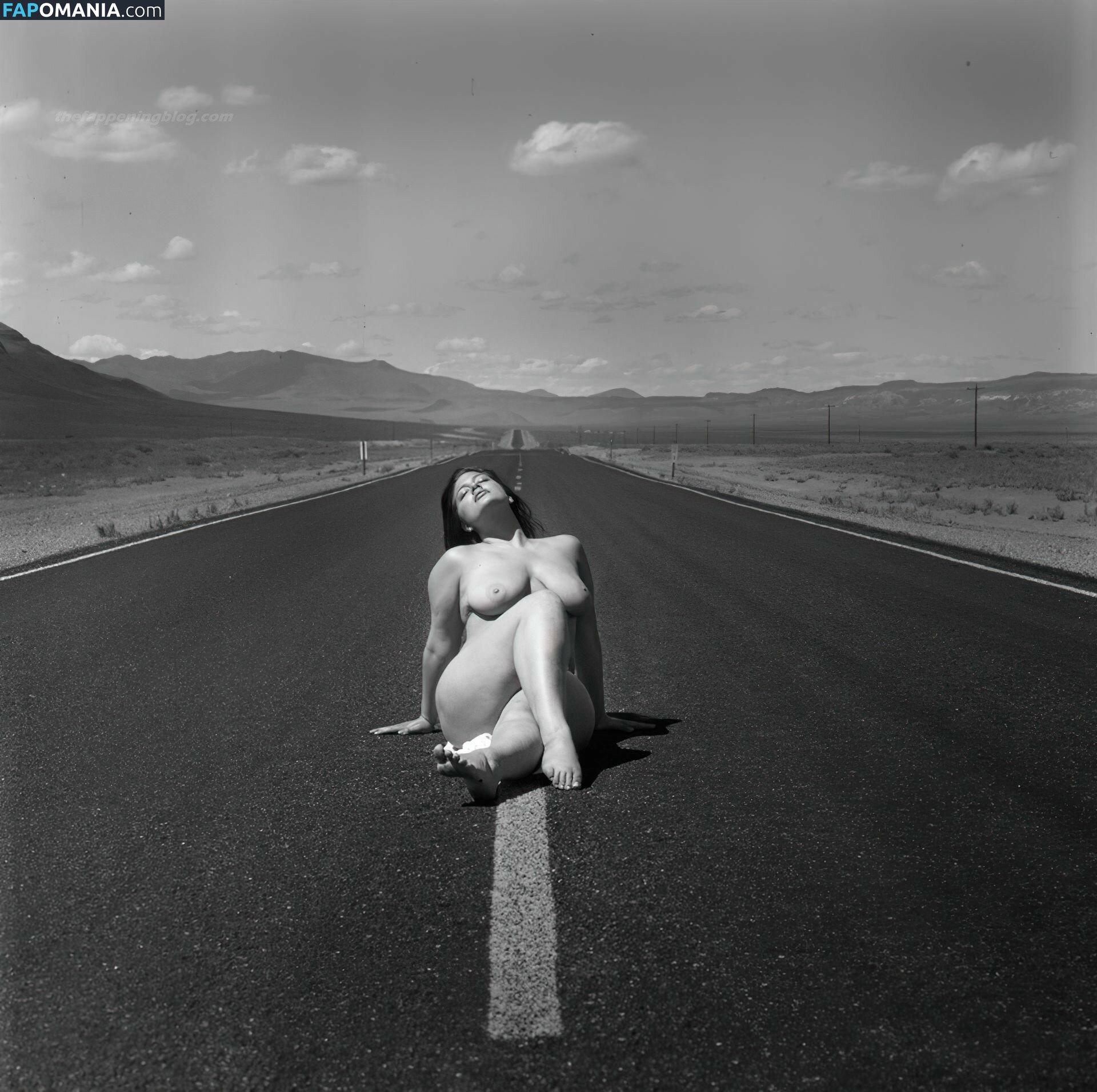 Ashley Graham Nude Leaked Photo #17