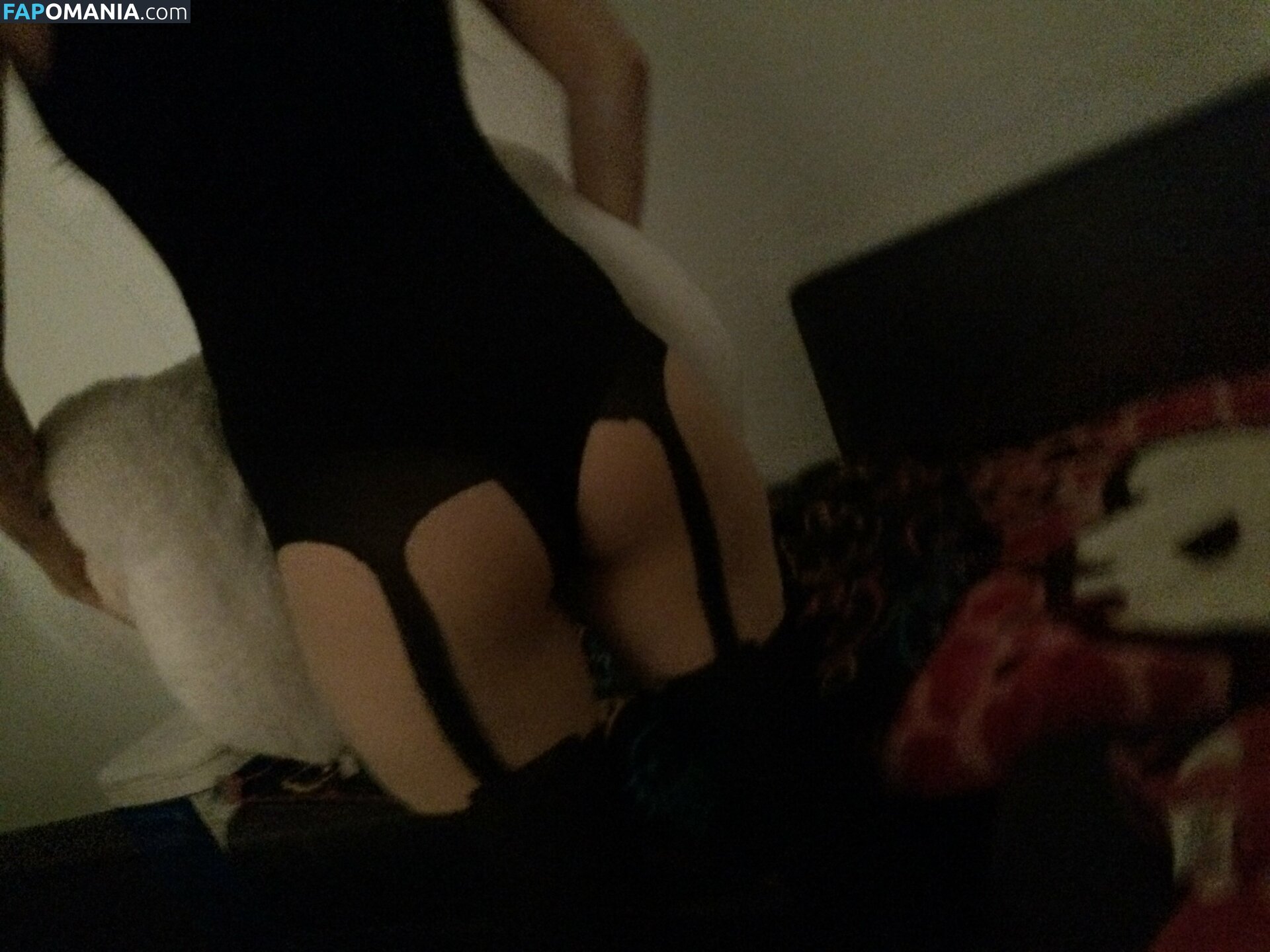 Avril Lavigne Nude Leaked Photo #18