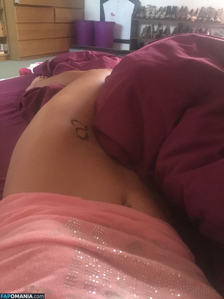 Carly Booth Nude Leaked Photo #3