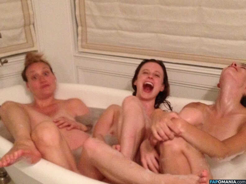 Carly Foulkes Nude Leaked Photo #5
