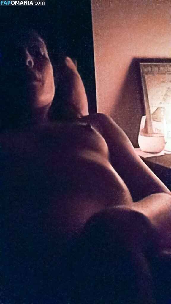 Carly Pope Nude Leaked Photo #3 - Fapomania