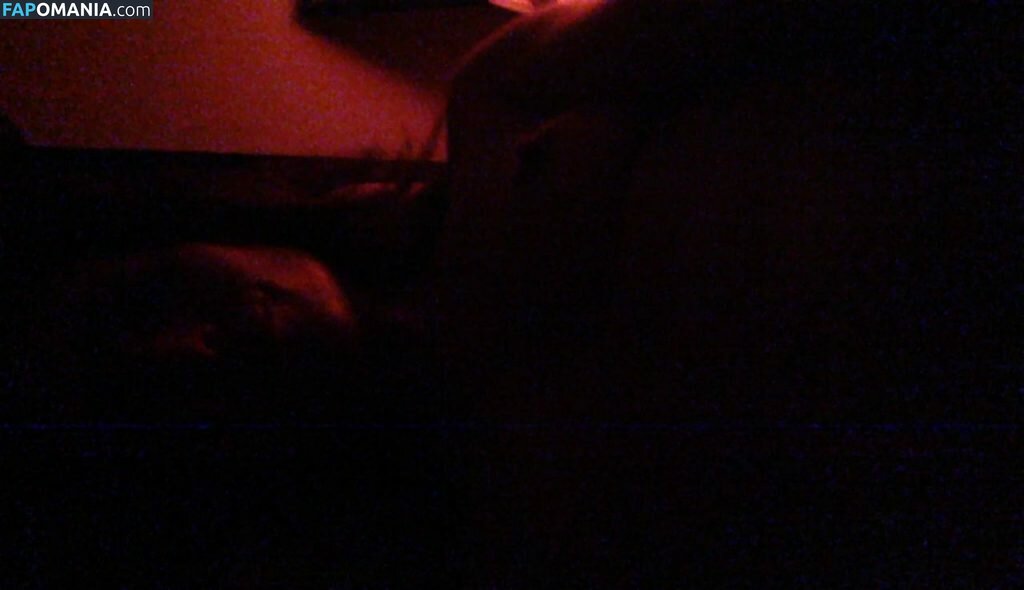 Carly Pope Nude Leaked Photo #8