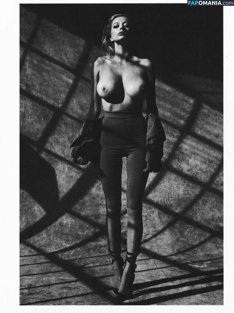 Caroline Vreeland Nude Leaked Photo #5 - Fapomania