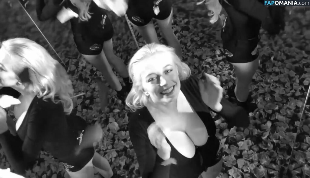 Caroline Vreeland Nude Leaked Photo #18