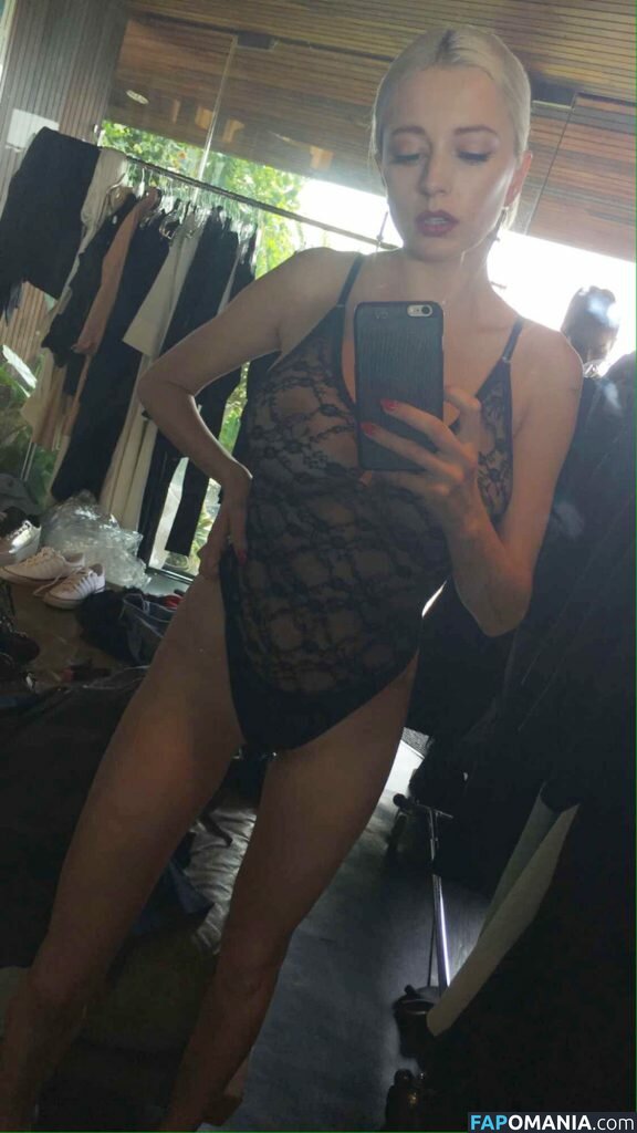 Caroline Vreeland Nude Leaked Photo #33