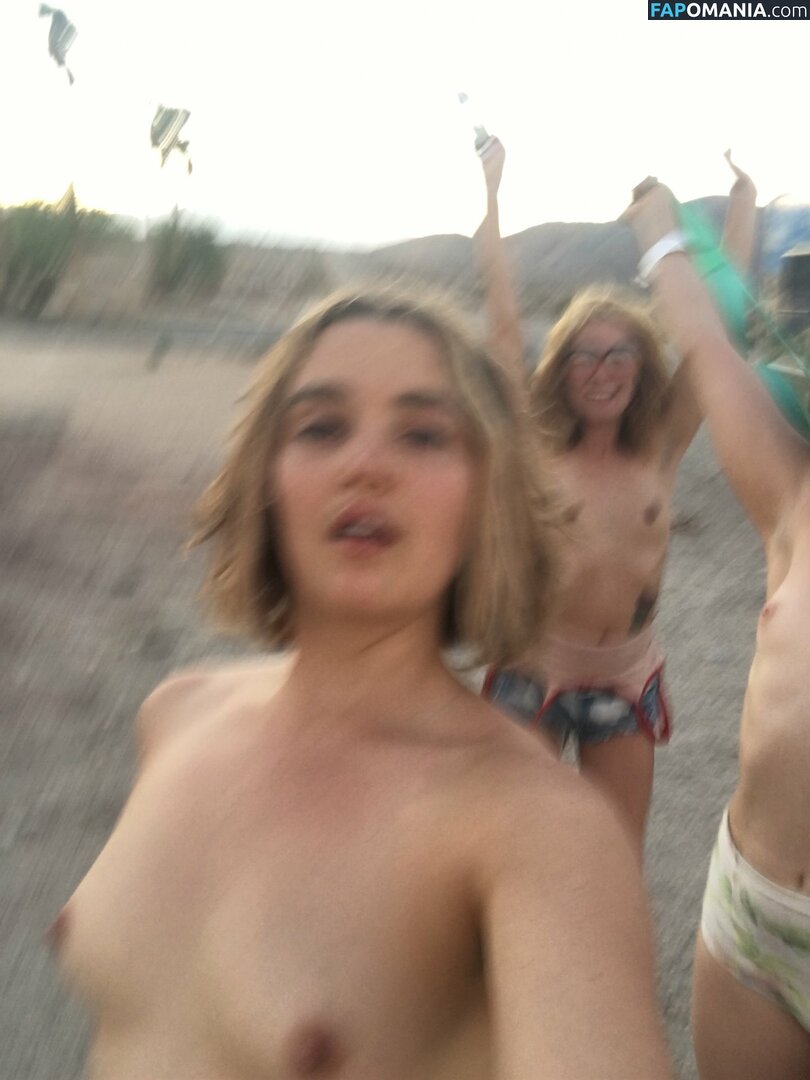 Chloe Fineman Nude Leaked Photo #42