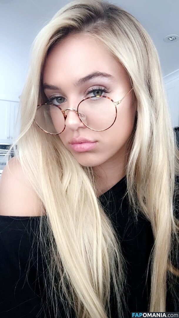 Delilah Belle Hamlin Nude Leaked Photo #42