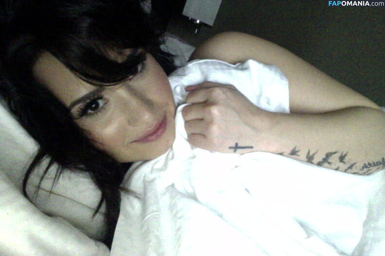 Demi Lovato Nude Leaked Photo #2