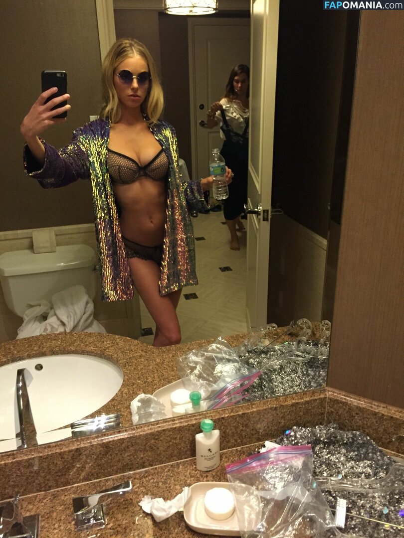 Elizabeth Turner Nude Leaked Photo #30