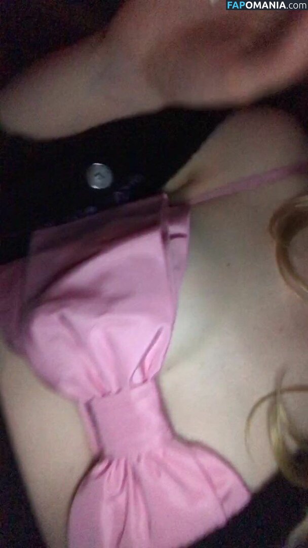 Elle Fanning Nude Leaked Photo #14