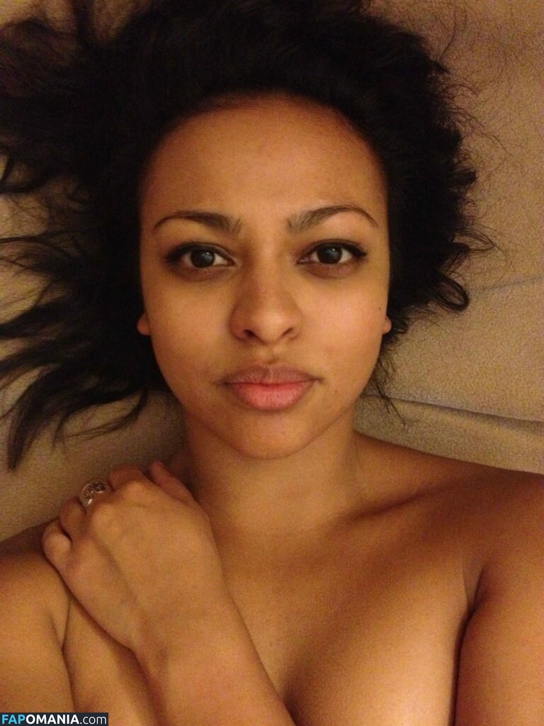 Ellenore Scott Nude Leaked Photo #1