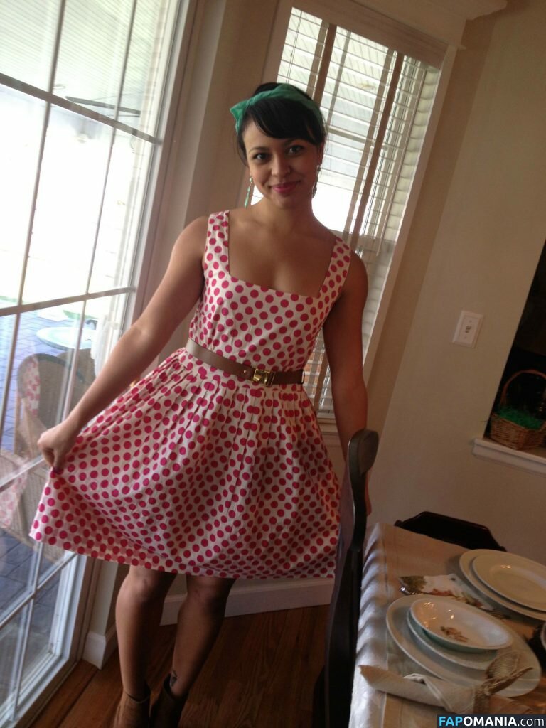 Ellenore Scott Nude Leaked Photo #5
