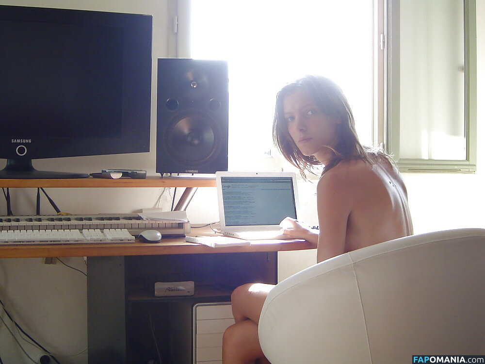 Elodie Varlet Nude Leaked Photo #14