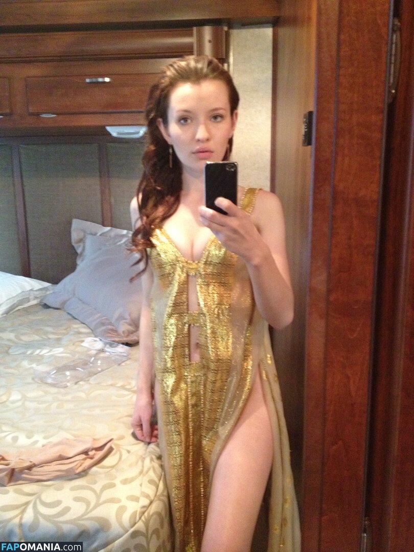Emily Browning Nude Leaked Photo #1