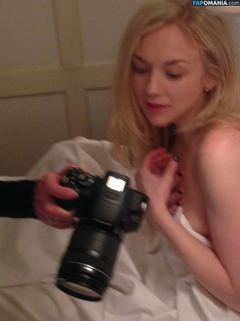 Emily Kinney Nude Leaked Photo #20