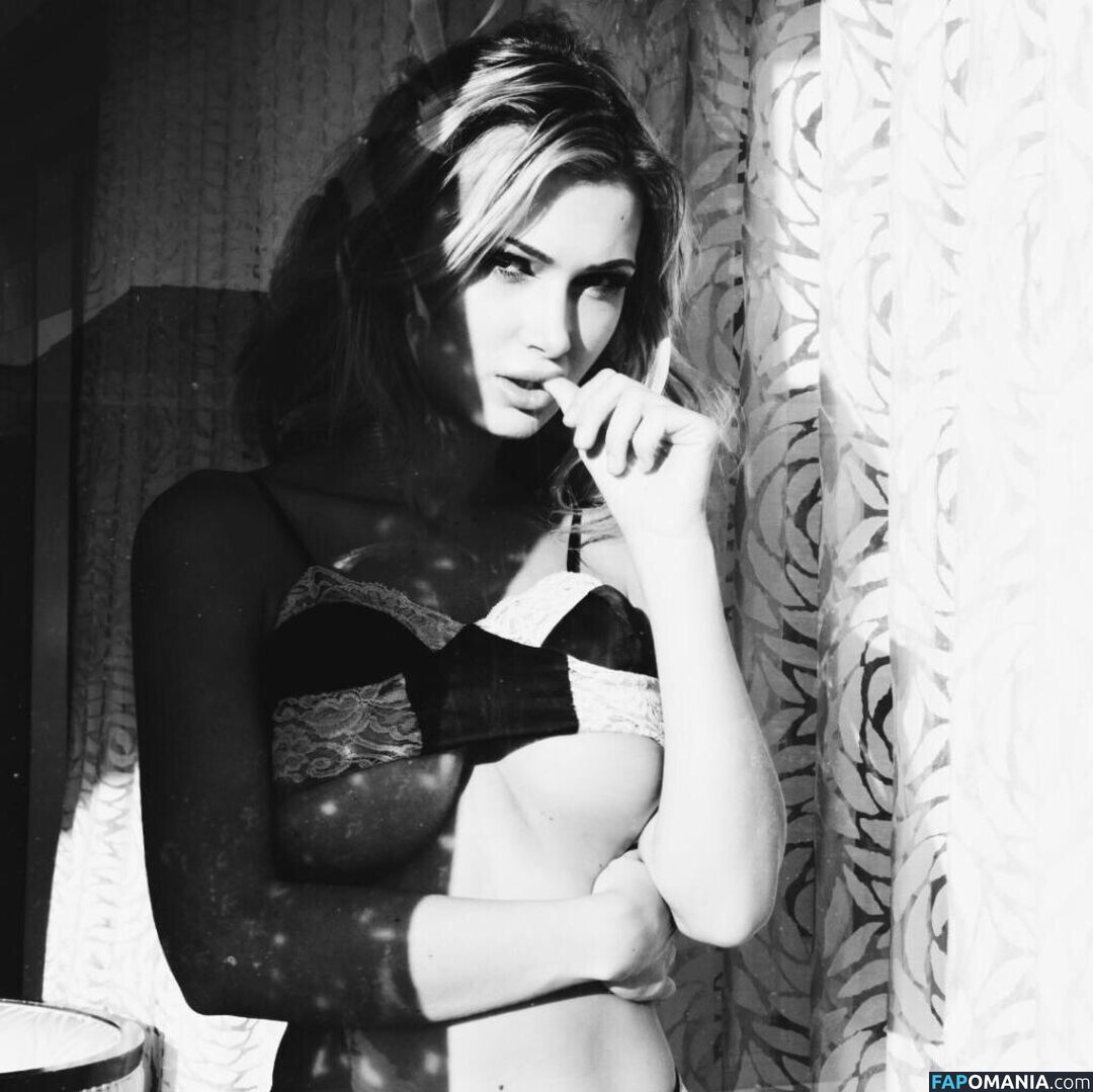 Emma Hernan Nude Leaked Photo #695