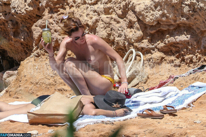 Emma Watson Nude Leaked Photo #152