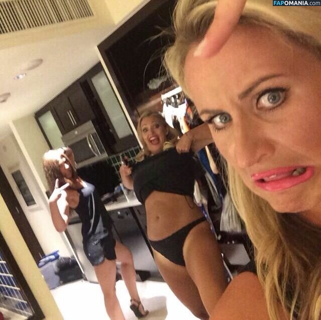 Hayley McQueen Nude Leaked Photo #5