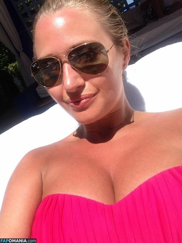 Hayley McQueen Nude Leaked Photo #10 - Fapomania.