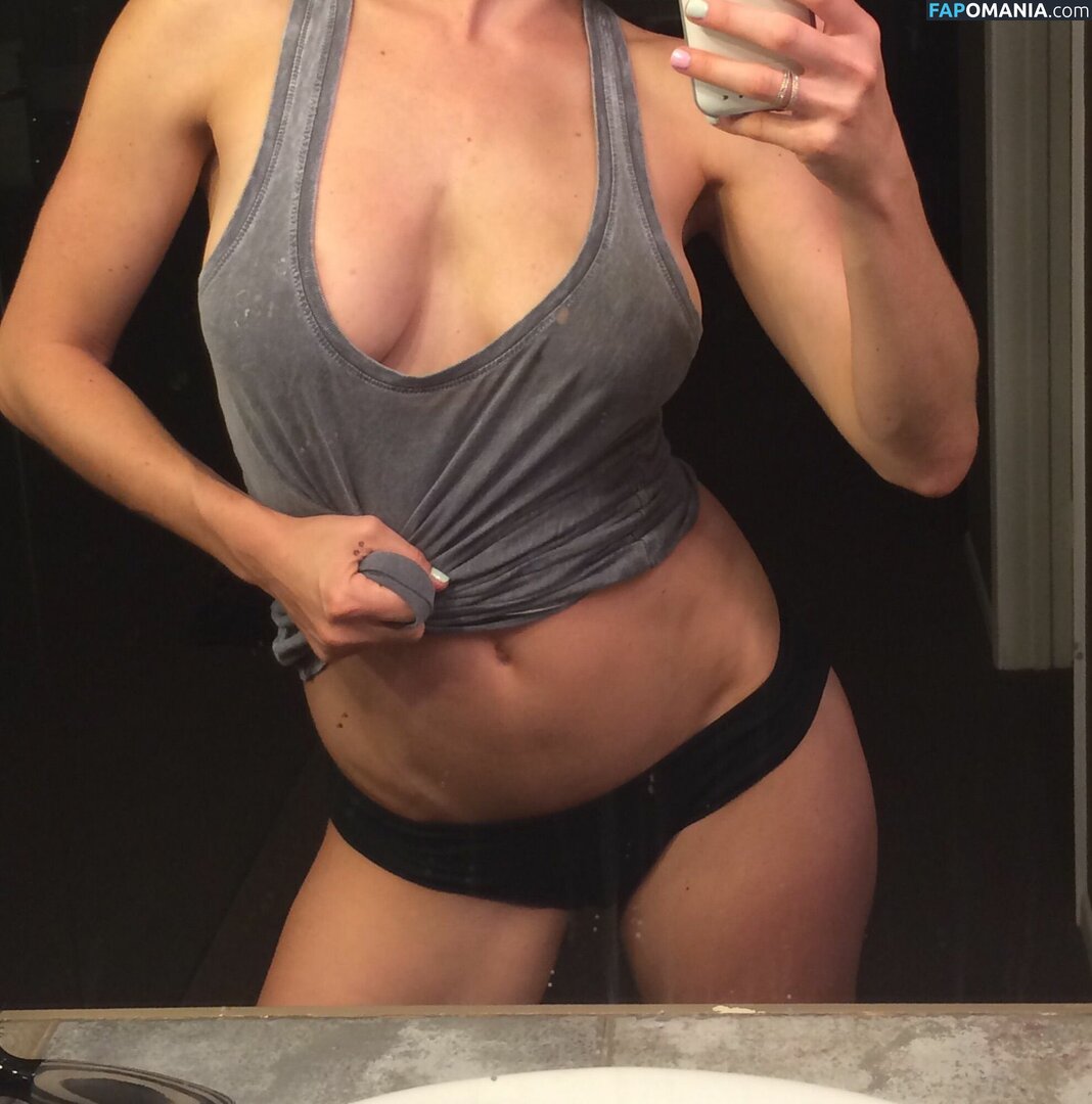 Iliza Shlesinger Nude Leaked Photo #15