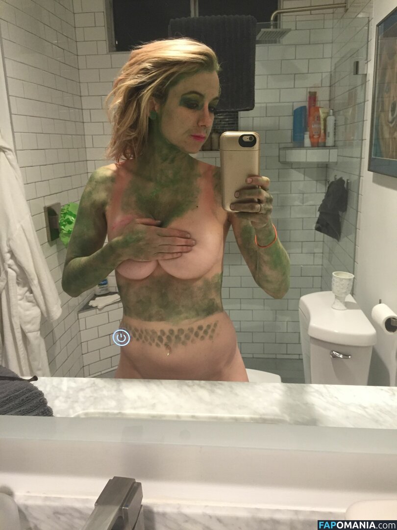 Iliza Shlesinger Nude Leaked Photo #16