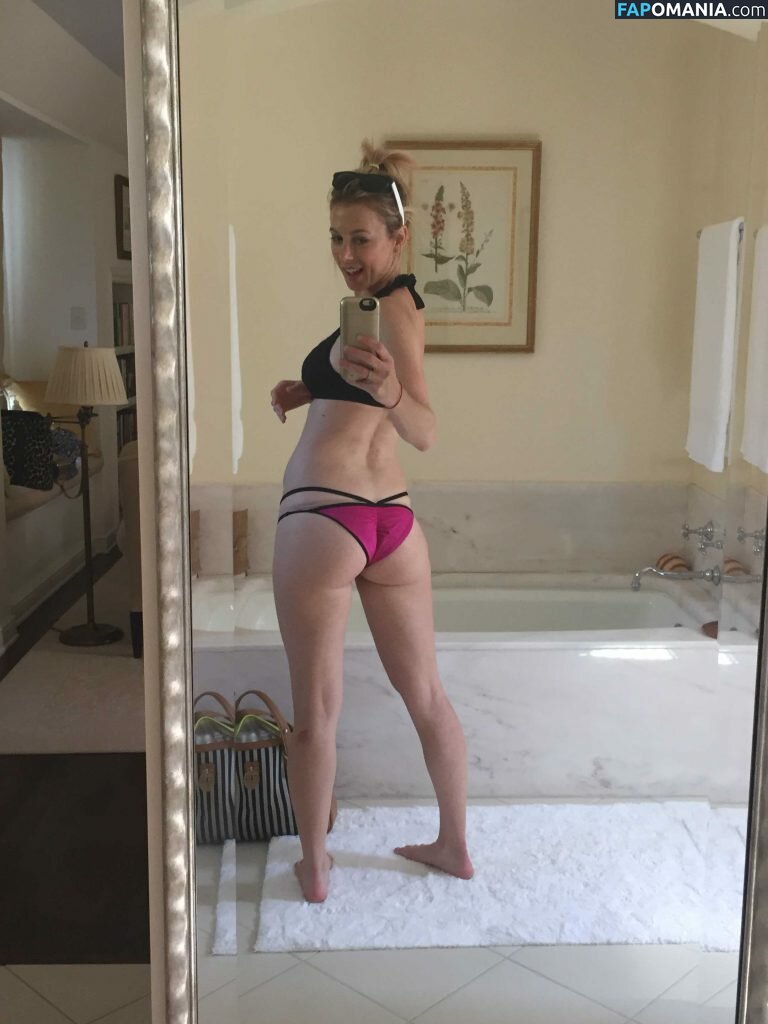 Iliza Shlesinger Nude Leaked Photo #30