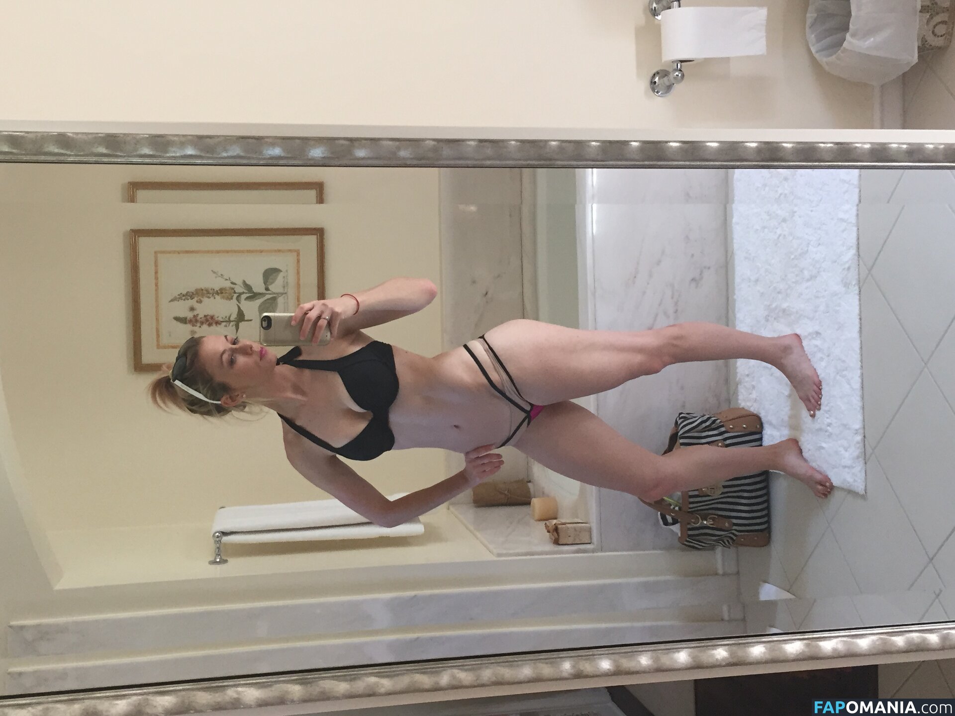 Iliza Shlesinger Nude Leaked Photo #213