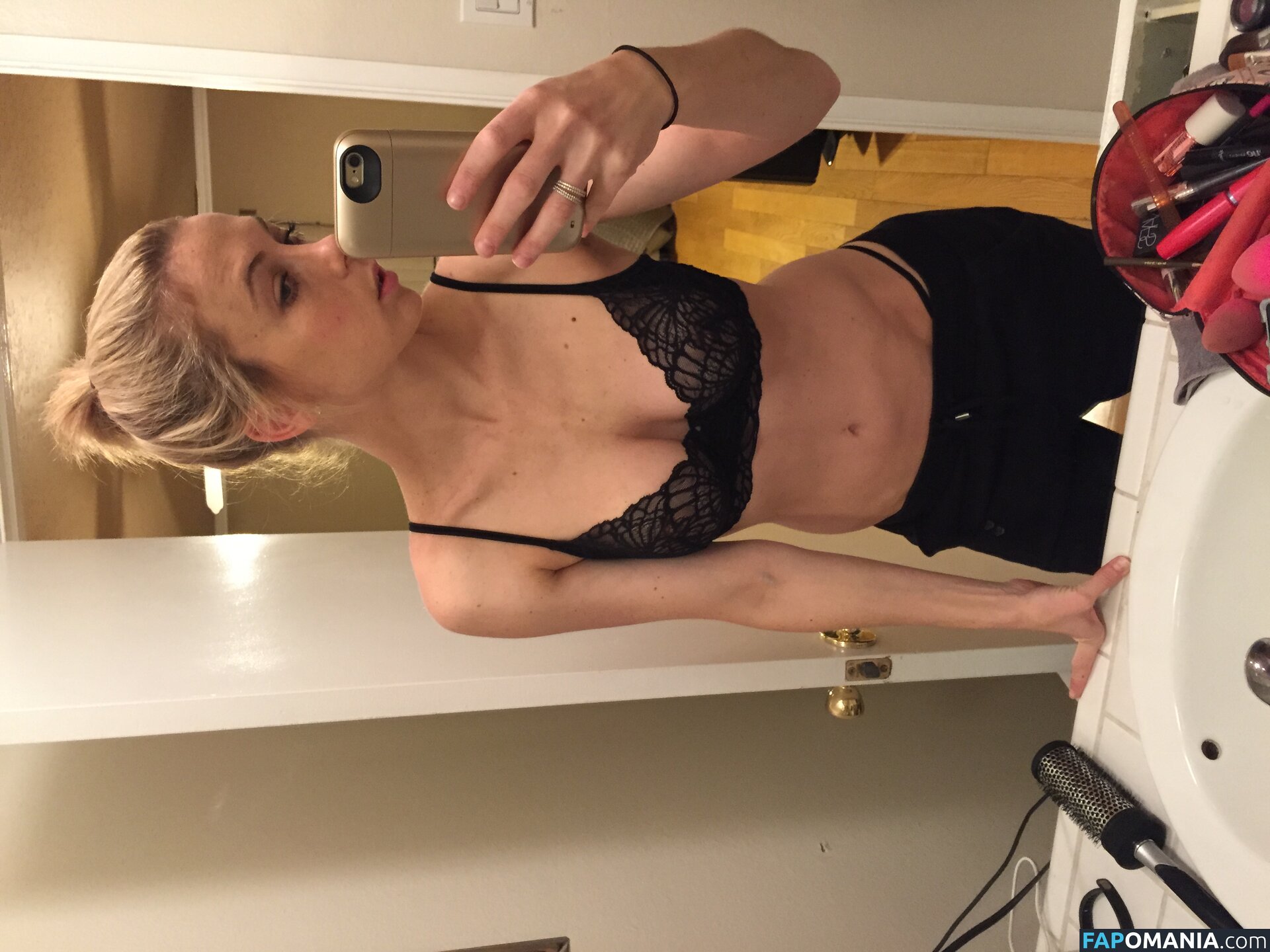 Iliza Shlesinger Nude Leaked Photo #215