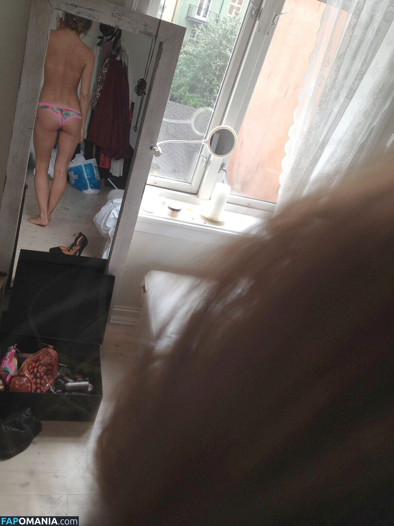 Jenny Skavlan Nude Leaked Photo #9