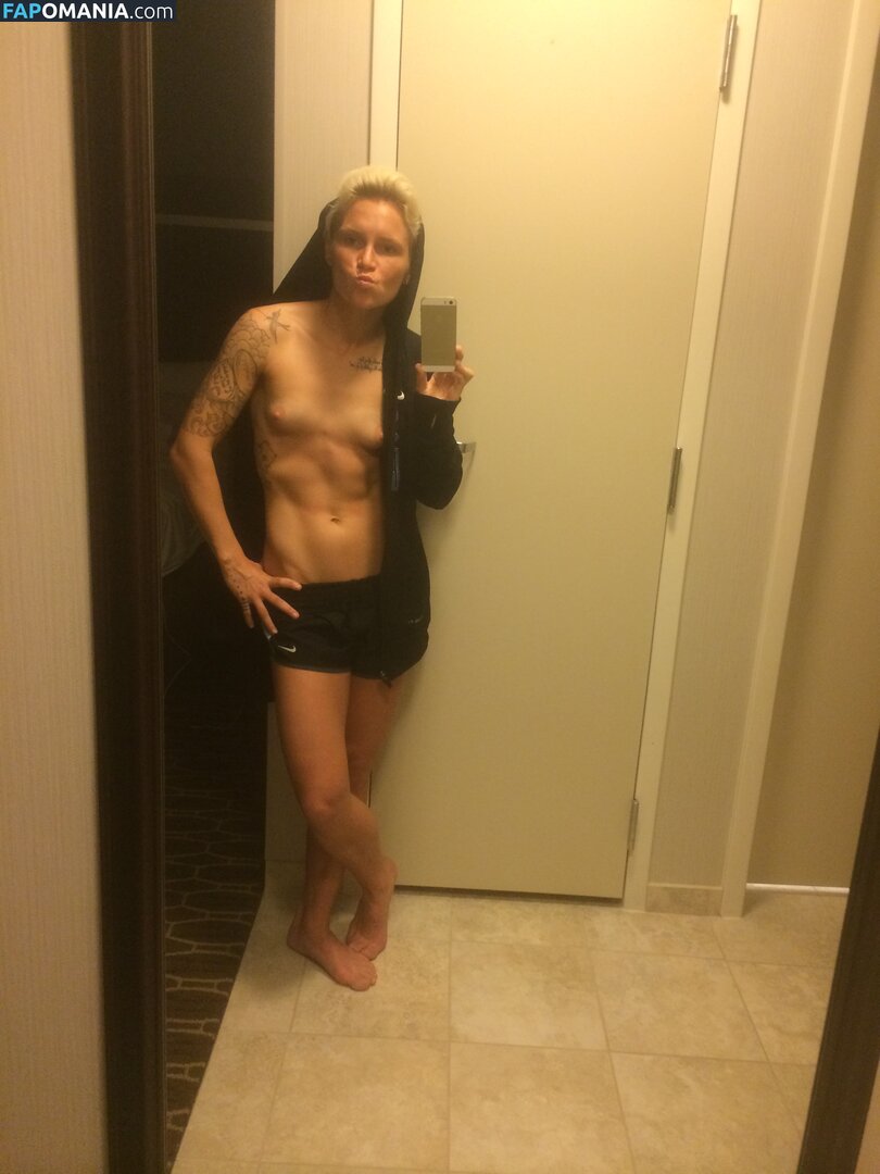 Jess Fishlock Nude Leaked Photo #6