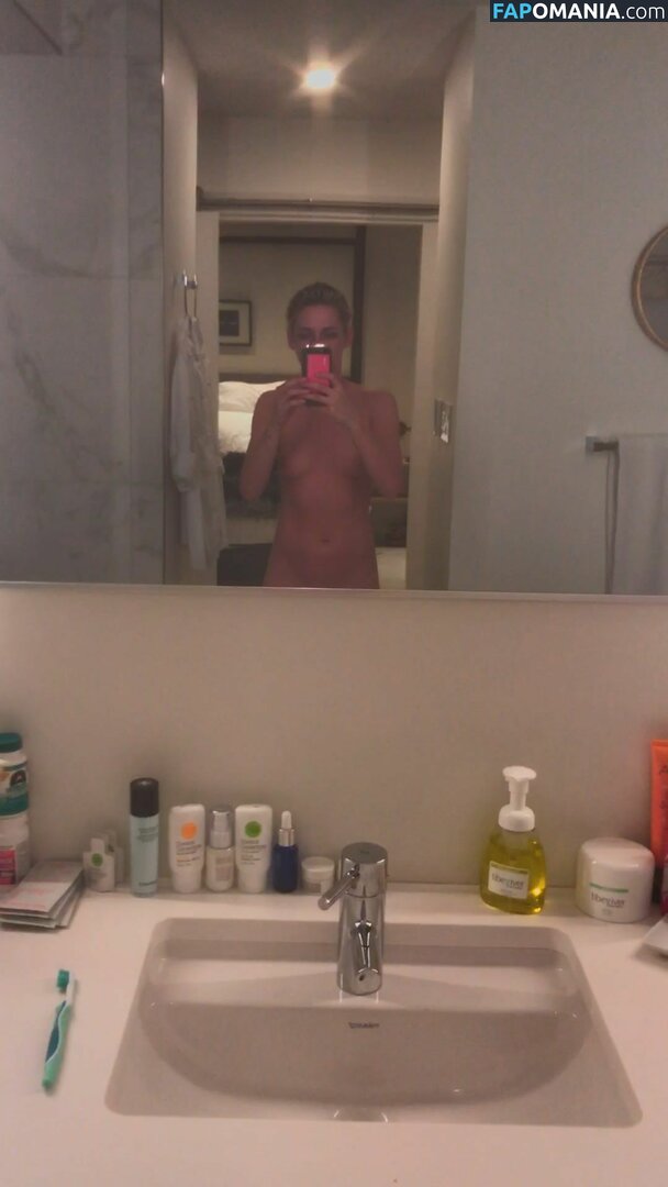 Kristen Stewart Nude Leaked Photo #157
