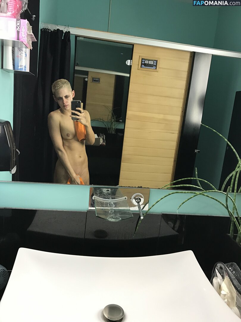 Kristen Stewart Nude Leaked Photo #197