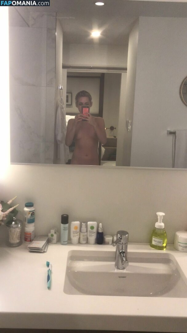 Kristen Stewart Nude Leaked Photo #283