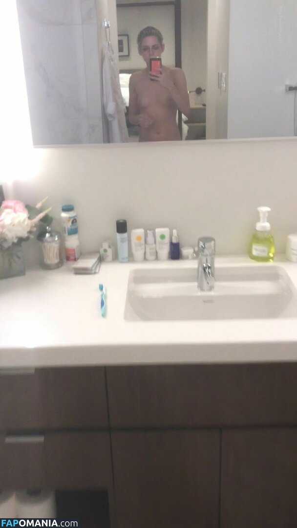 Kristen Stewart Nude Leaked Photo #288