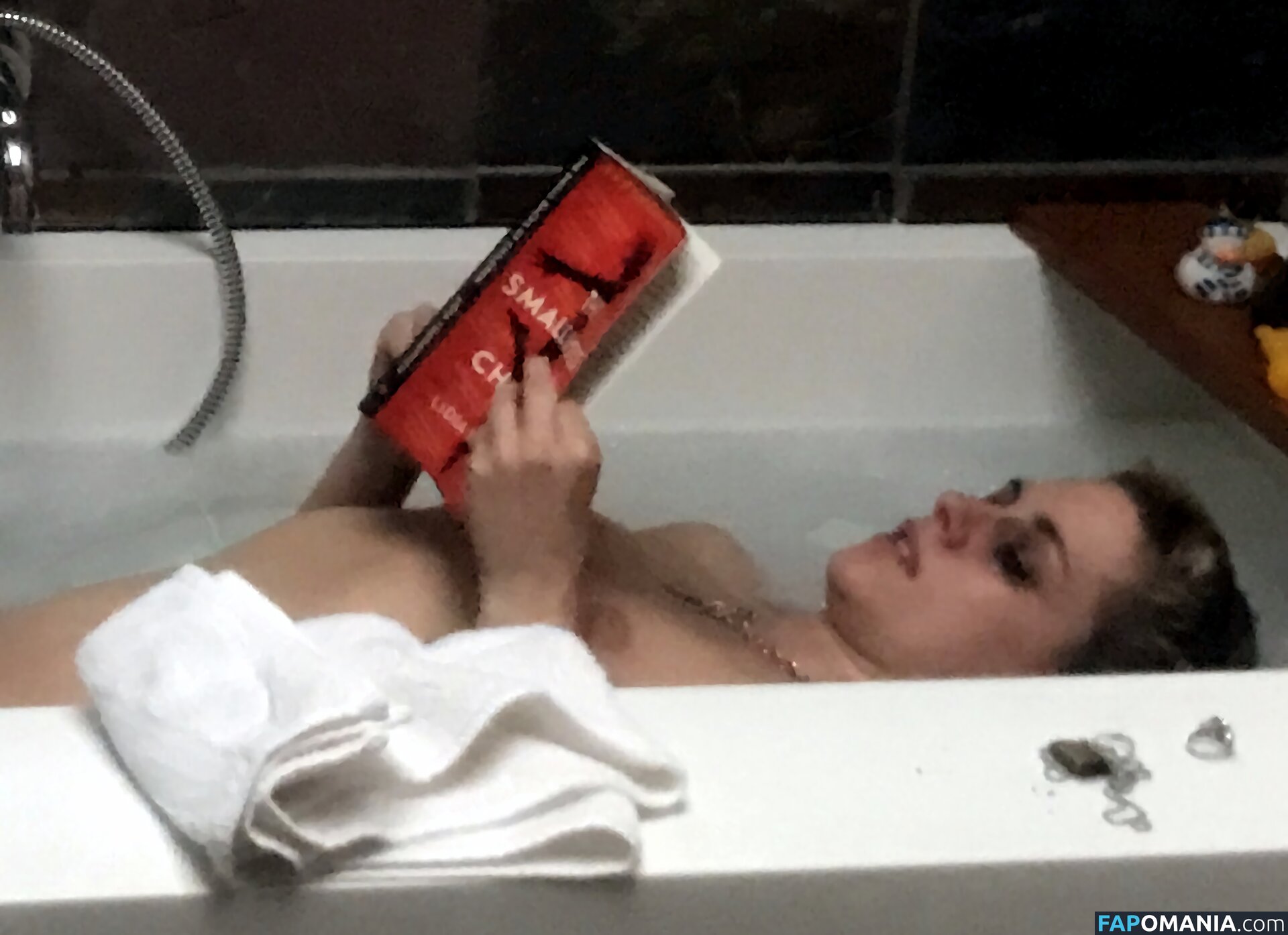 Kristen Stewart Nude Leaked Photo #435