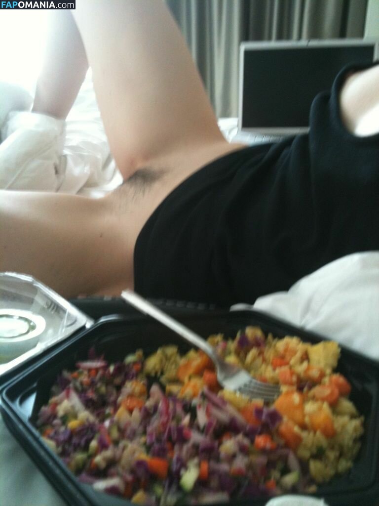 Krysten Ritter Nude Leaked Photo #12