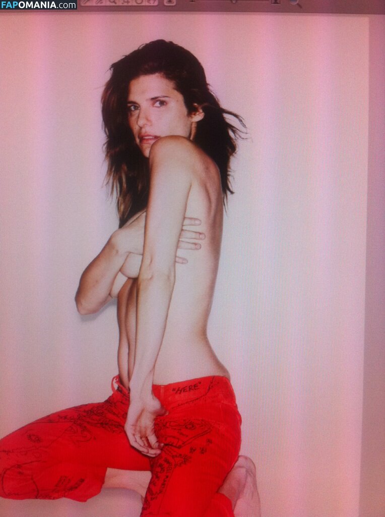 Lake Bell Nude Pics