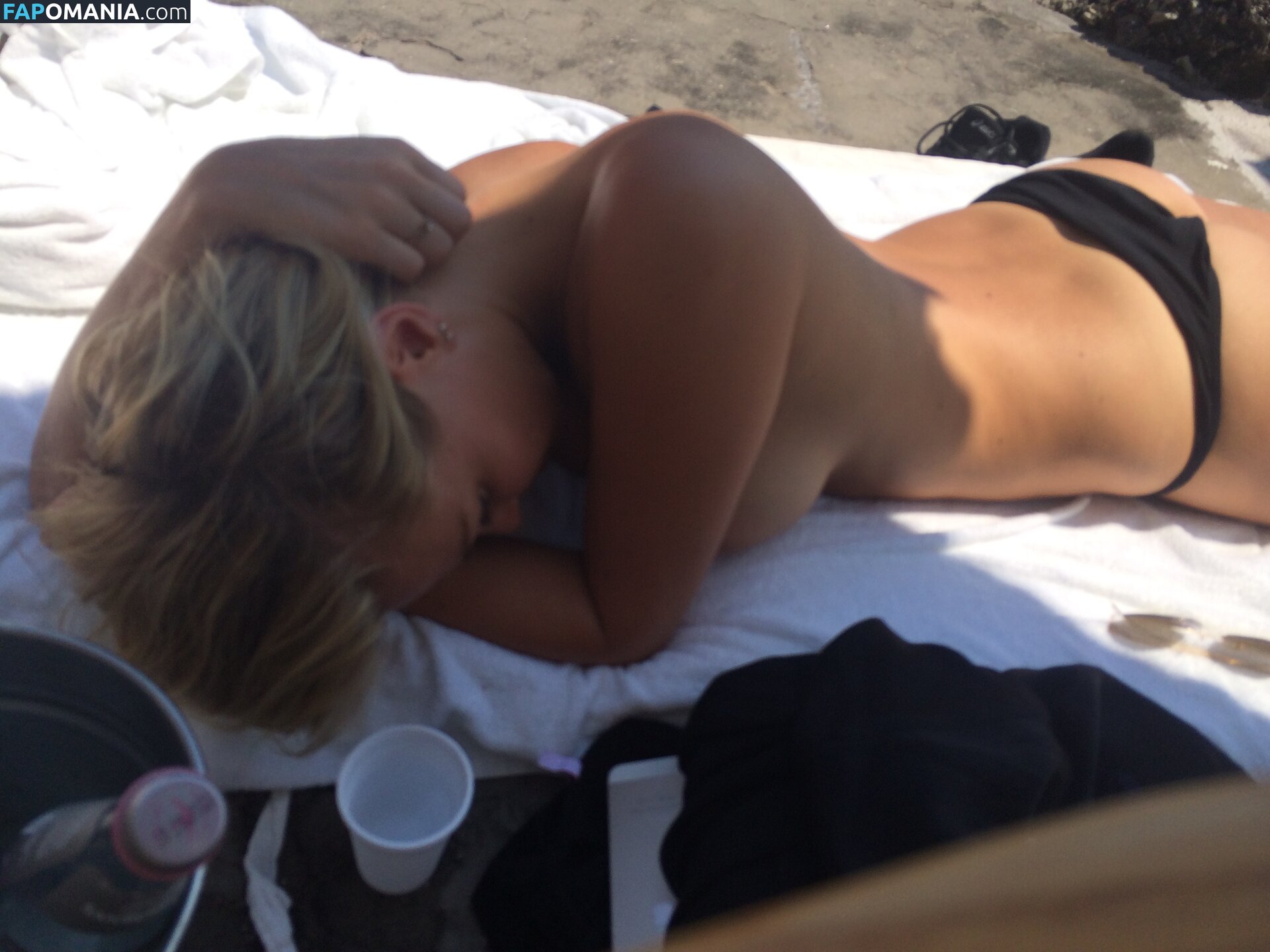 Lara Bingle Nude Leaked Photo #24