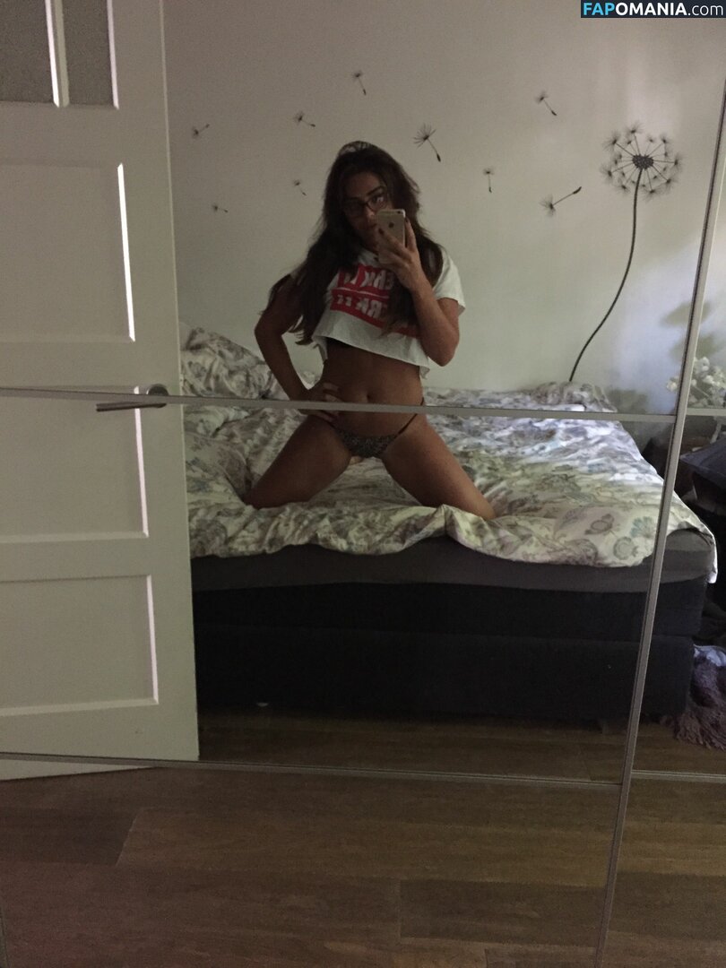 Laura Ponticorvo Nude Leaked Photo #9