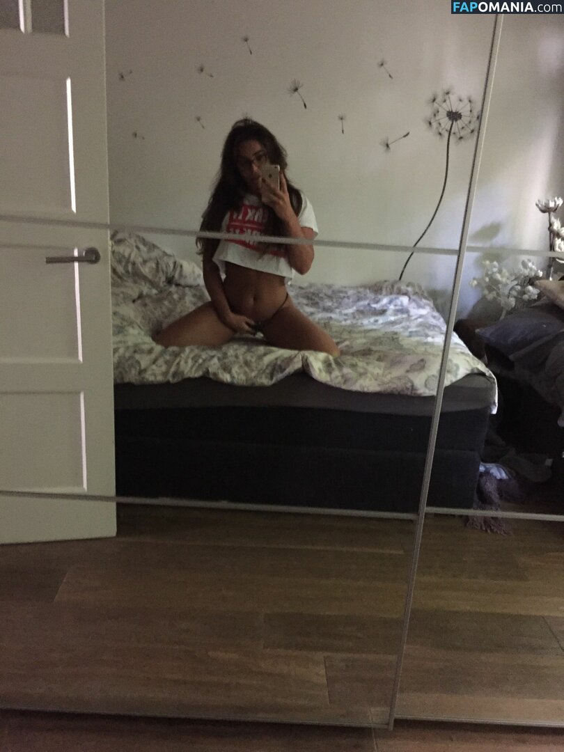 Laura Ponticorvo Nude Leaked Photo #10